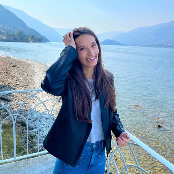 Meet your Posher, Yasmin - Picture 2 of 2